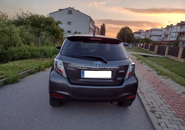 Toyota Yaris cena 44800 przebieg: 34000, rok produkcji 2014 z Staszów małe 379